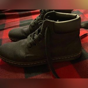 selling dr. martins in good condition not dirty been worn once and washed